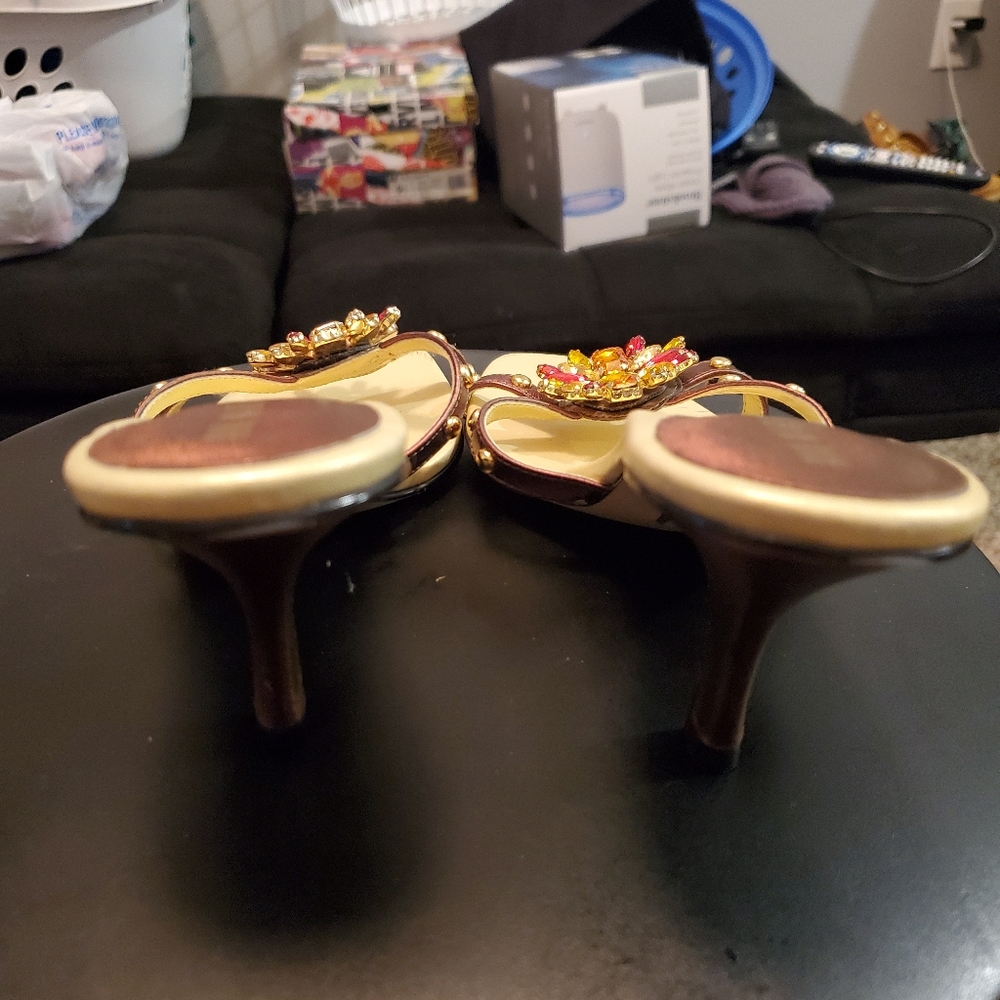 Heels - Picture 2 of 3